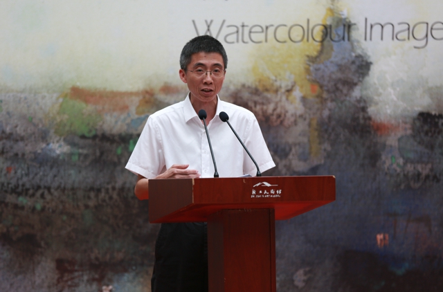中共海曙区委常委,宣传部长张宁辉主持开幕仪式